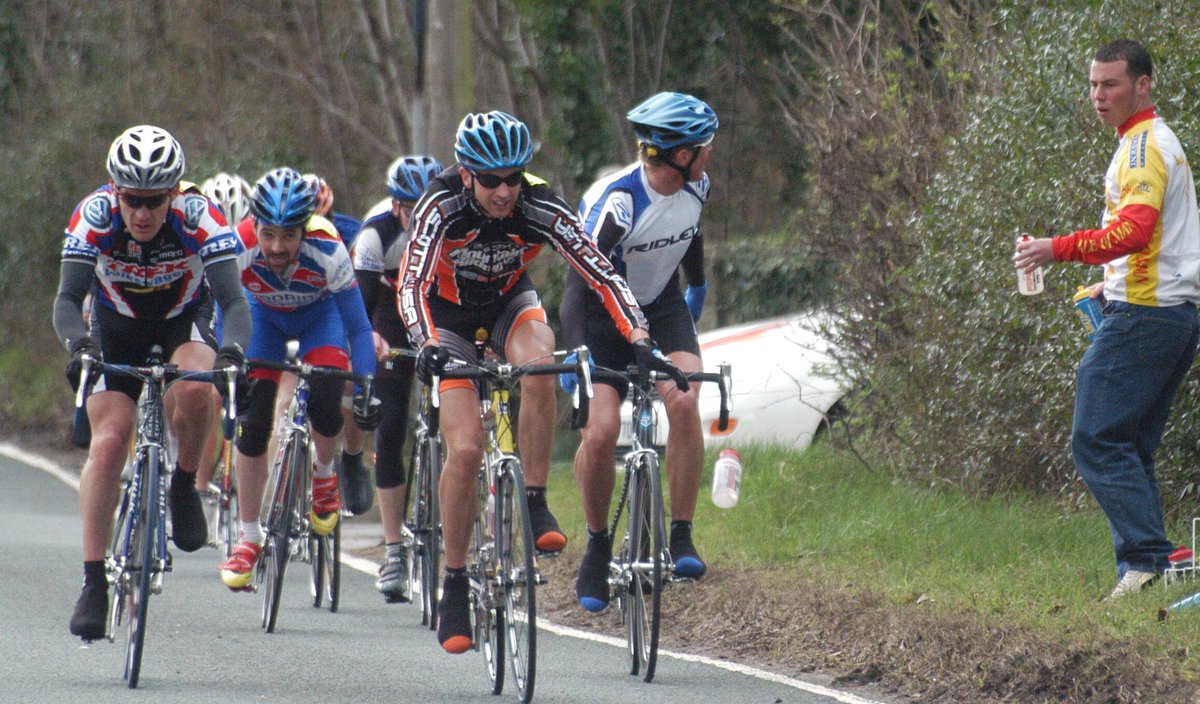 VeloArchive's tweet photo. So who's the swanny then #fromthearchive #Nick #Oli #Gary #roadrace #isthatCavLoL https://t.co/R2fOHUgsj1