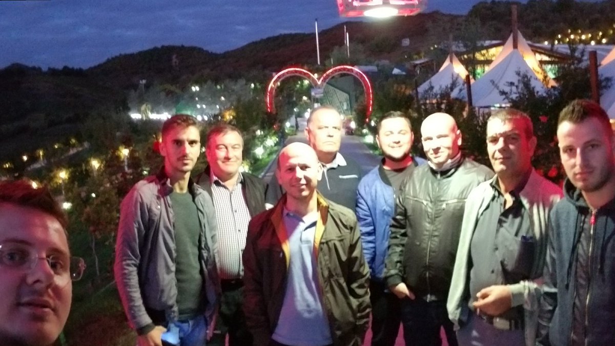 TeStelaResort's tweet image. Ekipi i teknikës Te Stela Resort 
#staffretreat #notjustwork