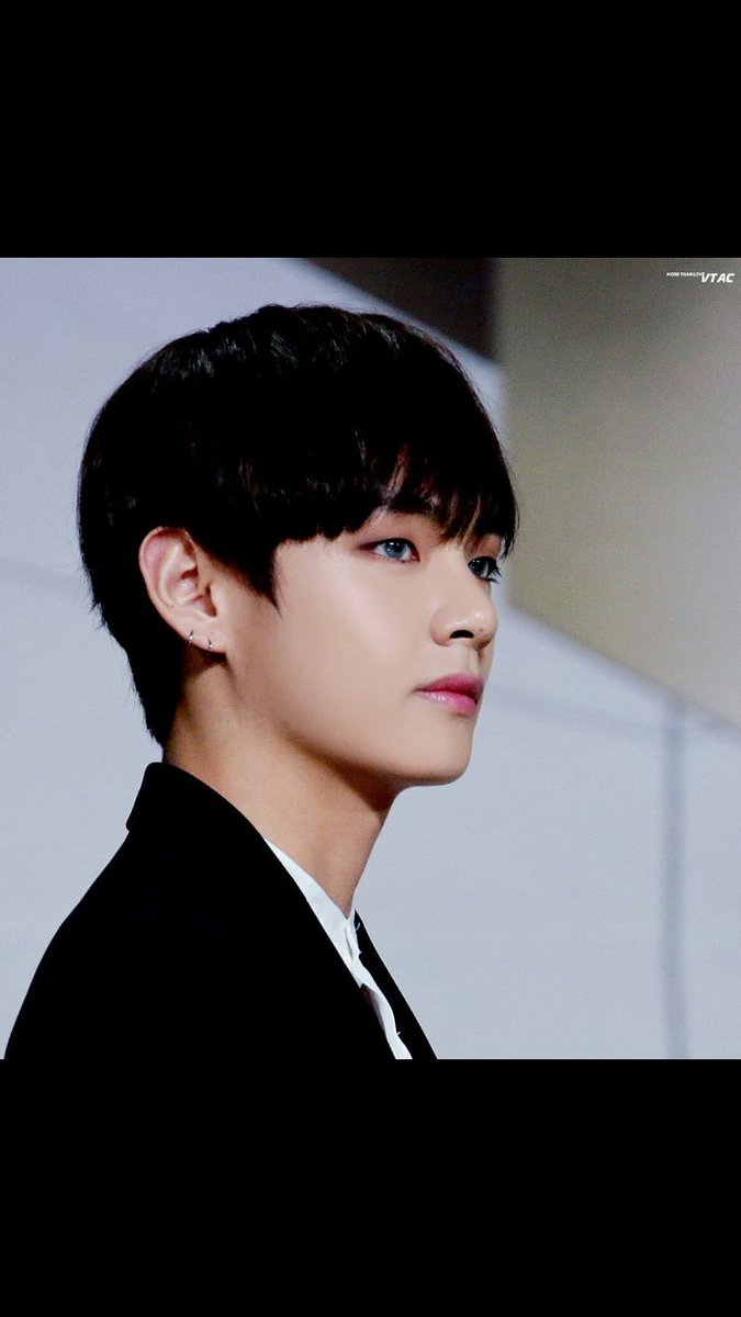 BasicBTStrash's tweet photo. Had to delete a lot of pictures of my baes to keep my phone alive, so these are a few of my faves #KimTaehyungDay #VDAY https://t.co/2UpYqJy5OU