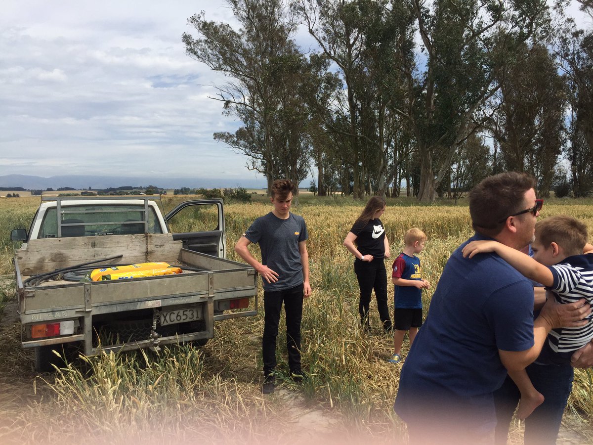 DolanGerard's tweet photo. London kidz learn how to farm https://t.co/7JWSerj83p