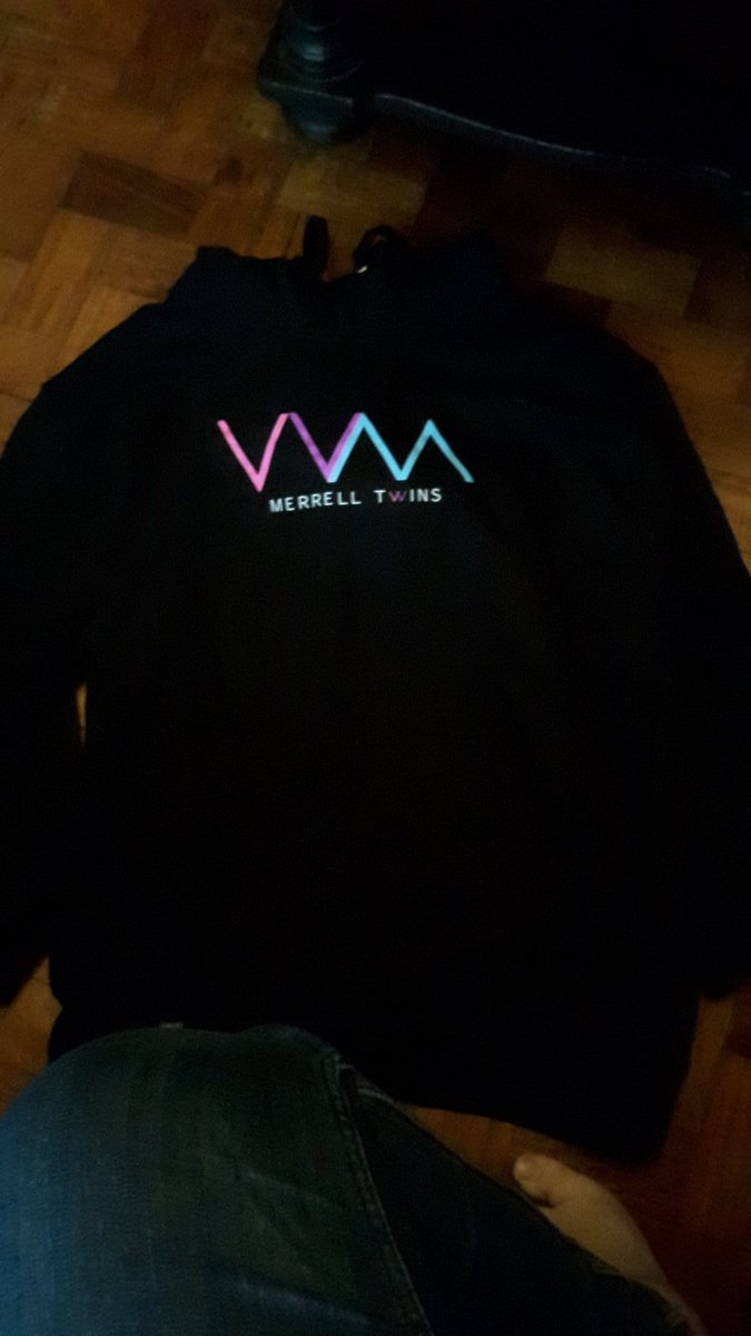 merrelltwinnerp's tweet photo. FINALLY GOT MY MERRELL TWINS MERCH! I LOVE IT! @veronicamerrell @VanessaMerrell @MerrellTwins https://t.co/XkMS5HsJwI