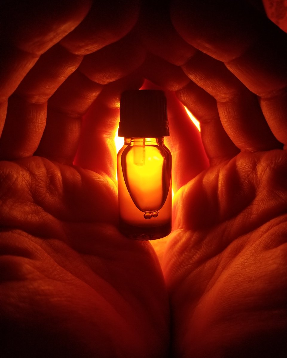 Native_Vision_'s tweet image. These essential oil fragrance is amazing!! *PLEASE DM ME TO INQUIRE 👌🏽 #shopnow visit my page 
nativevisionboutique.com 💞