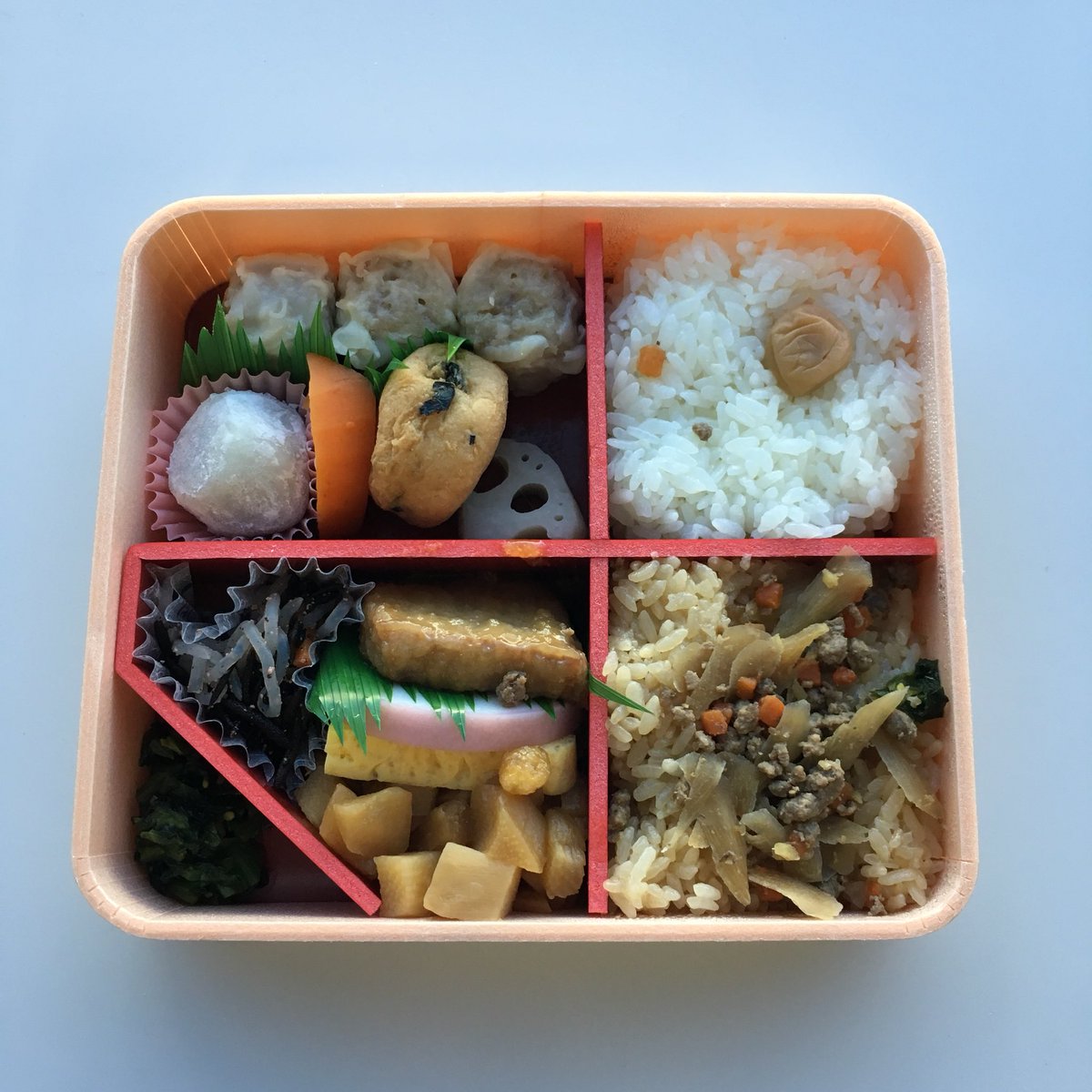 55tazy's tweet photo. today’s lunch is a seasonal #bento from #Kiyoken.
昼食は #崎陽軒 の冬季限定の 冬のかながわ味わい #弁当
おかずの種類が豊富

崎陽軒 #川崎アゼリア店 で購入

#lunchbox https://t.co/jYV88oMxCY