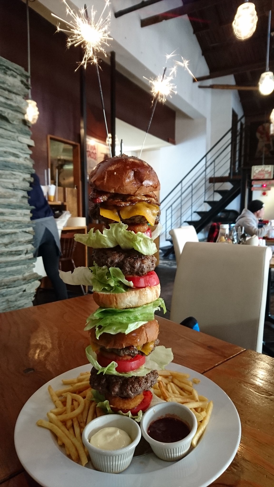 Miyu ๑ᴖ ᴖ๑ タワーバーガーすごい The Demode Heaven Tower Burger