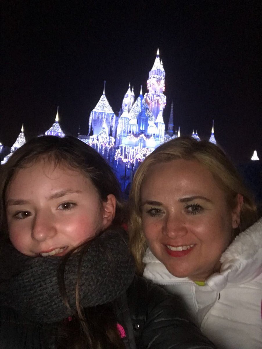 FernandaSasse's tweet photo. Buenas Noches ... ⭐️🌙🌲🎉💕🎅😘 https://t.co/8UUWSP9c8H
