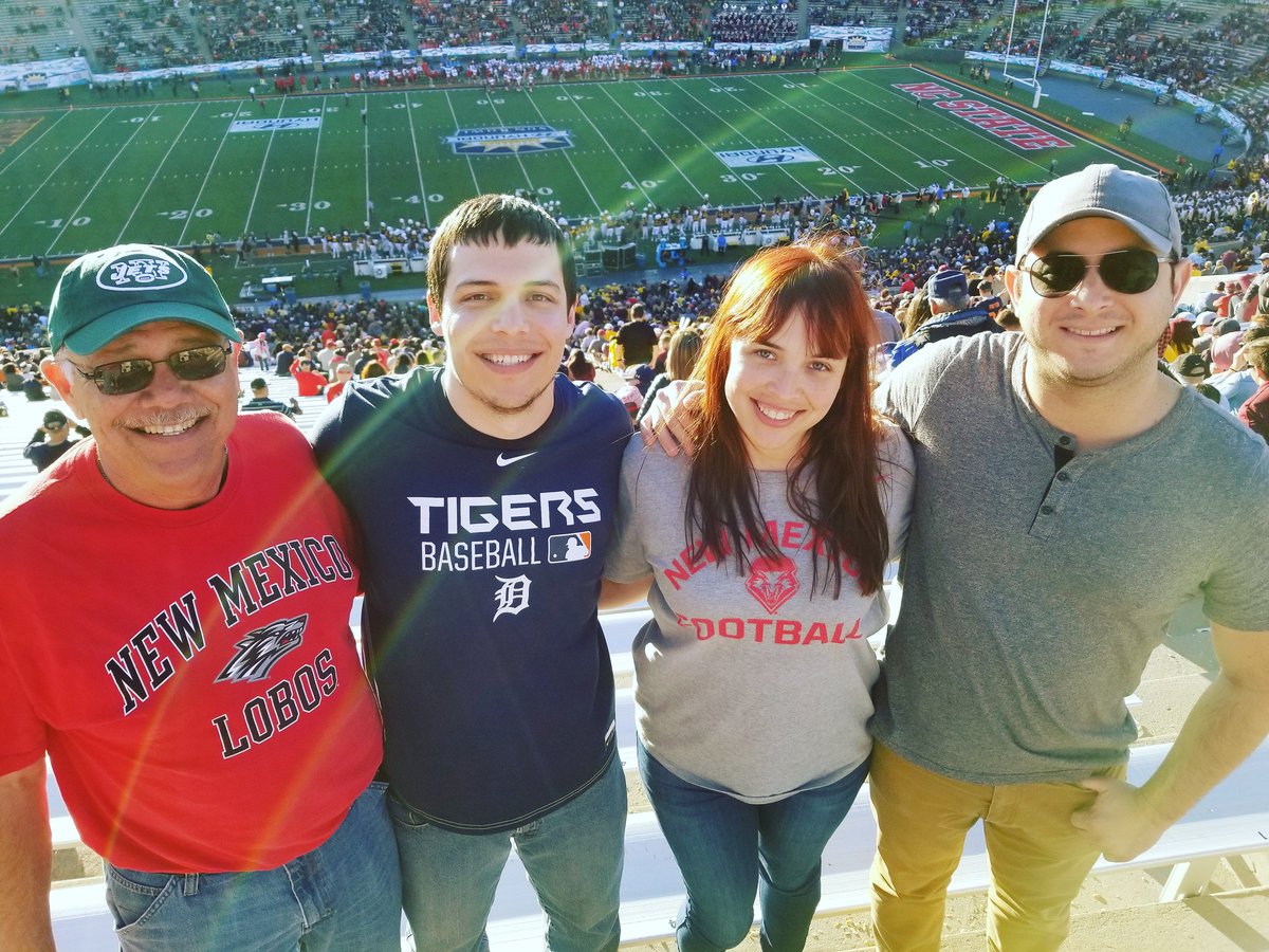WLSledz's tweet photo. Merry Sun Bowl! (My 25th year in a row!) #sunbowl #utep #leyvafamilytradition #leyvalife #nmjetsfan @HyundaiSunBowl https://t.co/TMguuyEAeq
