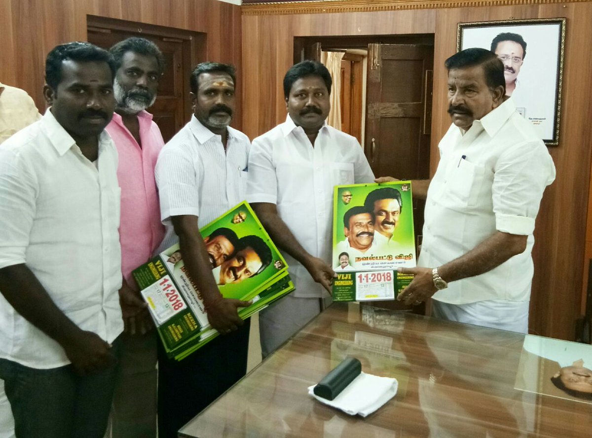 DmkIbramsha's tweet photo. #சற்றுமுன் திருச்சி மாவட்ட செயலாளர் அமைச்சர் #KNநேருMLA அவர்களிடம்
திருவெறும்பூர் ஒன்றிய செயலாளர் நேசமிகு அண்ணன் #நவல்பட்டு_விஜிMA அவர்கள் அடிக்கபட்ட காலண்டரை வழங்கி போது உடன் #பொய்கைகுடிTமுருகா அவர்கள் நவல்பட்டு #ஜெயசந்திரன் ��வர்கள் குண்டூர் #பாலா அவர்கள் கலந்து கொண்டனர். https://t.co/DBBLJL8RSw