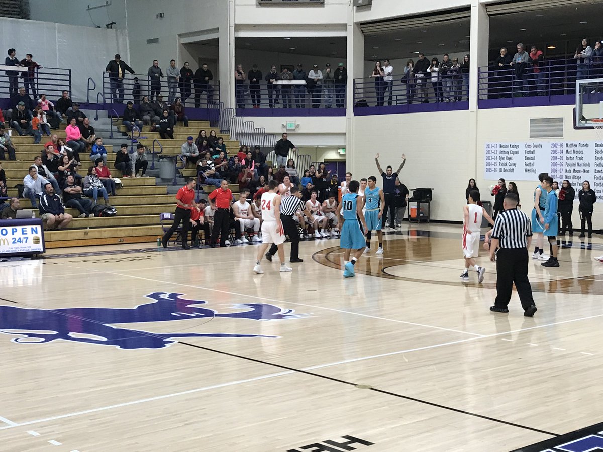 lasvegasoptic's tweet photo. @RHS_BBall1 hangs on to beat Del Norte, 49-46: https://t.co/q6ugbxspmM