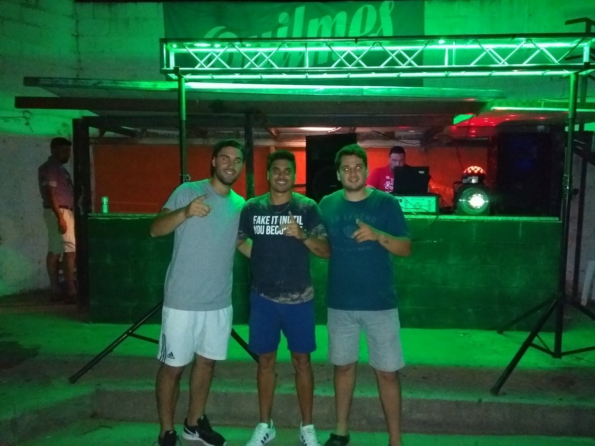 EmiMattaldi's tweet photo. #GarajeFest en ZU
Se empieza a despedir el año con todo🍻🥂🍾🎉🎊🎈 https://t.co/tY6giIDlGP