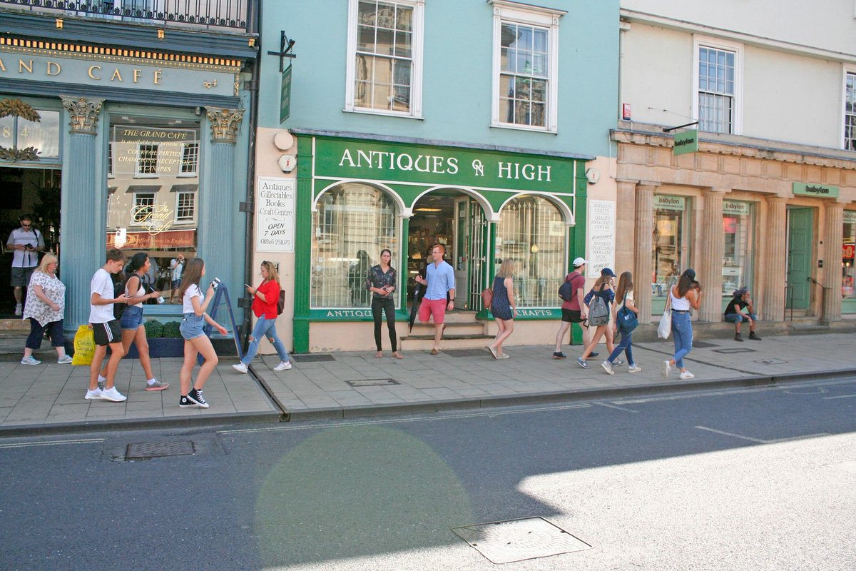 antiquesonhigh's tweet photo. Well Santa has officially left the building and we would like to take this opportunity to thank all our customers, and wish everyone a very happy new year lots more to come in 2018 #antiques #oxfordantiquescentre #happynewyear #happy2018 #googlevirtualtour #crafts #vintage https://t.co/rBBPRcuprk