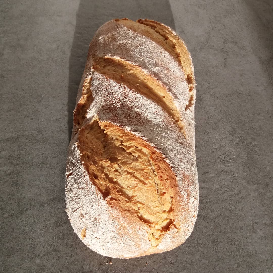 BGZLuca's tweet photo. Illuminato dal sole di fine anno l'ultimo #pane del 2017 #bread #bröd #brød #brot #pain #pan #pao 💯% di #granodurobio #senatorecappelli #integrale
#macinateopietra
#organic #stoneground #durumwheat
#lievitomadre #sourdough #sauerteig #surdeg #закваска #zuurdesem
#sourdoughbread https://t.co/F9afe2DTS7