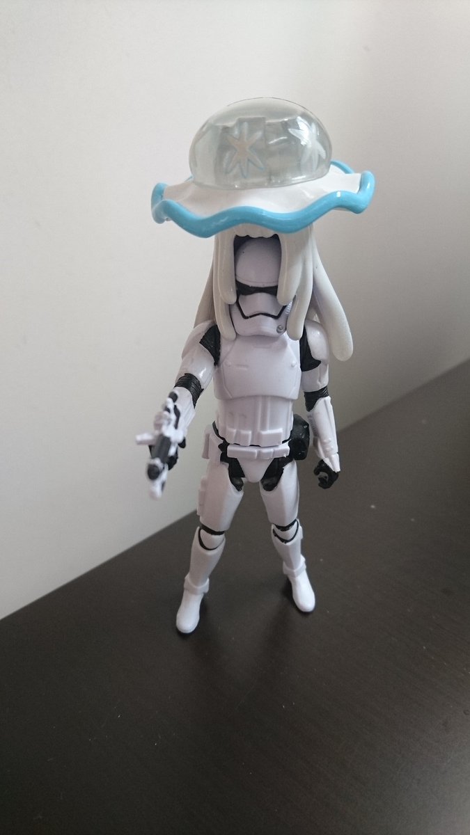 じぇるるっぷ モンコレの ウツロイド 買ってきたから素体フィギュアと遊んでいくぞｗｗｗｗｗｗ 画像あり