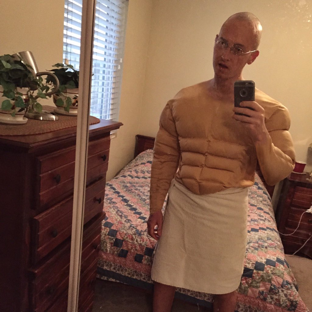 natebernot's tweet photo. Pass me a fresh white towel. I need to towel off. Don't mind me and my big natural muscles. To achieve a physique such as this you will need to eat 800 grams of protein per day. https://t.co/x4zqaYewT4 https://t.co/vvJZ1XDiTL