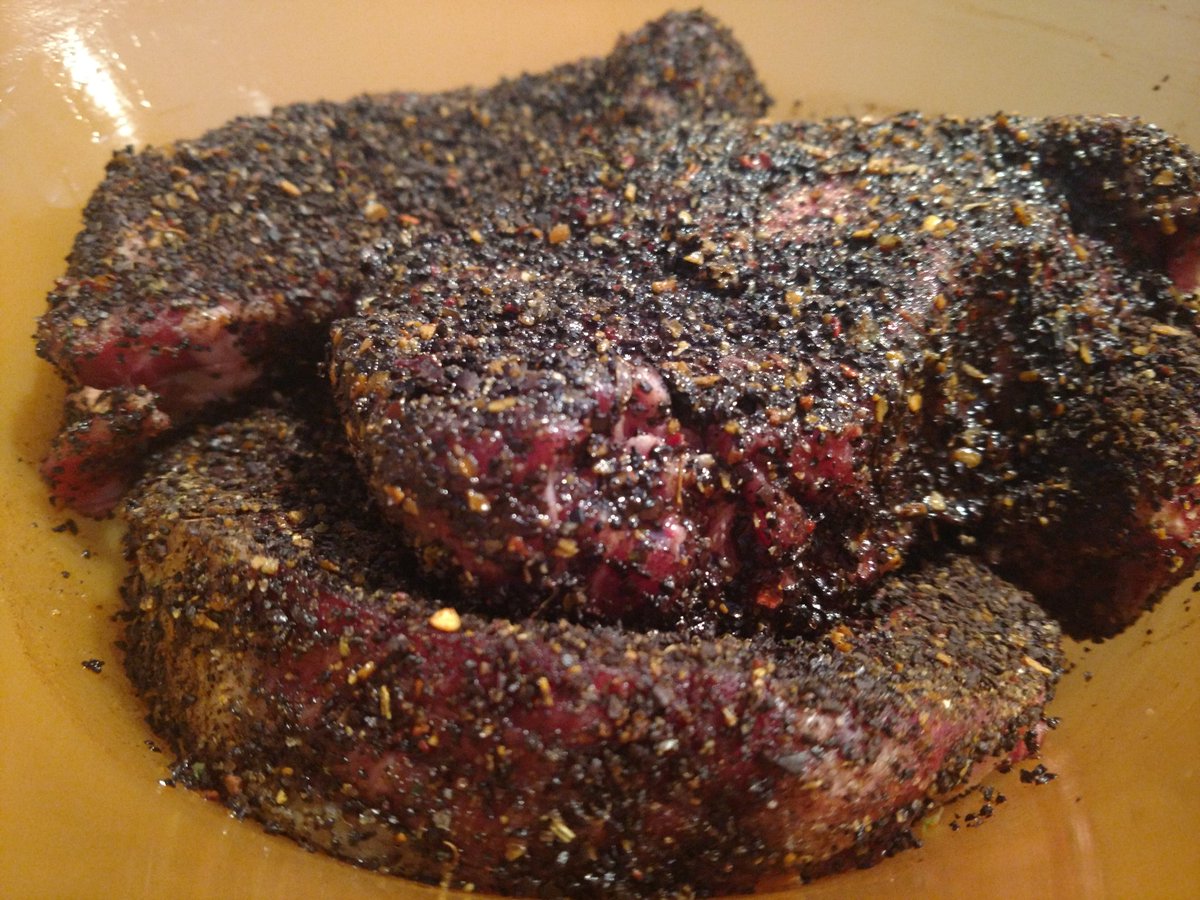 BDSTheMaestro's tweet photo. Love firing up a natural wood grill? There is no greater brand than @bdcharwood ! @tbbsmokebbq @ChefsRuleBBQPit https://t.co/uffzHk7w9S