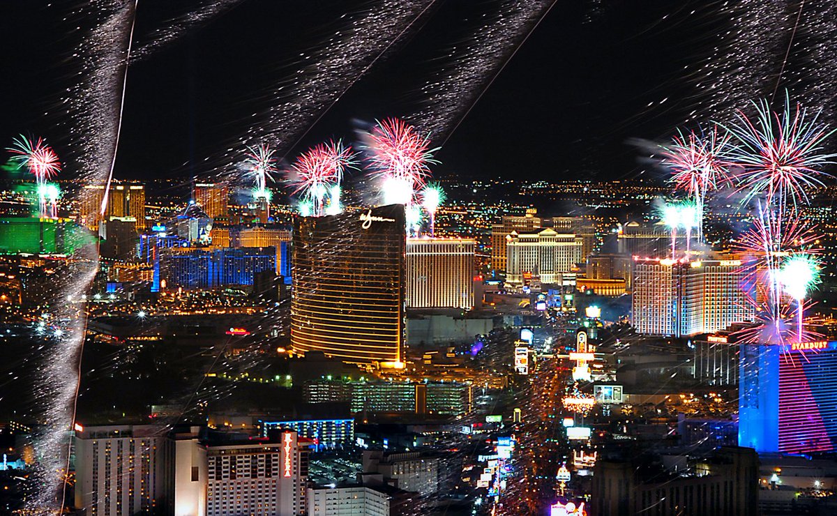 SMAlvaranga's tweet photo. The numbers: 330,000 people are expected to travel to Vegas for New Years Eve. 1500 police officers have been deployed / 300+ Nevada National Guard troops. #8NN #VegasNYE https://t.co/i6iFfwaiLa