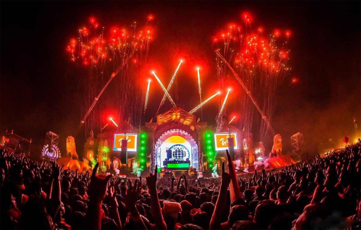 JourneyMart's tweet photo. The @SunburnFestival not only offers brilliant music to groove to but also provides the  attendee with scrumptious fare, excellent entertainment, and shopping  experience.
Know more : https://t.co/TThFlkyxuS

#Sunburn2017 #MusicFestival #SunburnPune #JourneyMart https://t.co/wzROHqZk6D