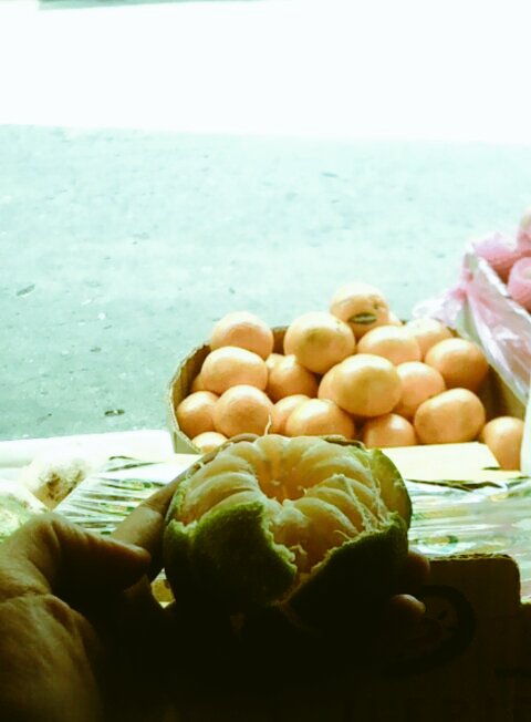 EdsAvila's tweet photo. Pasok mga suki presyong divisoria 🎶 #NewYear #tindera https://t.co/Stb5YF58DY