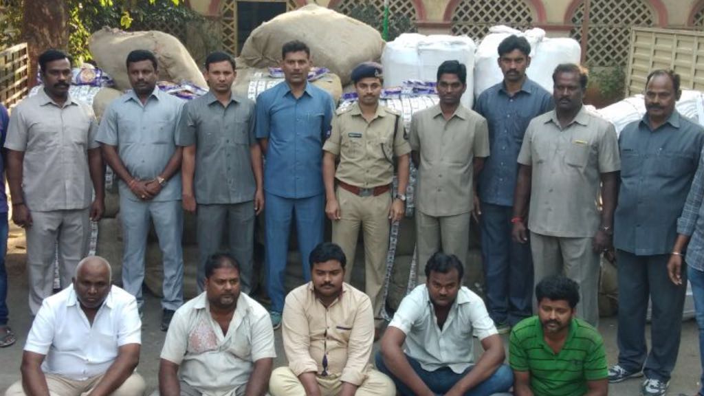 AddlDCPTFHyd's tweet photo. East Zone Team of Commissioner's Task Force seized Gutkha worth Rs. 40 Lakh and apprehended 5 persons. https://t.co/JGH8hy4po3