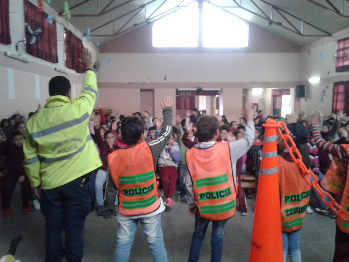 Esccapvial's tweet photo. Resumen Año 2017
@Esccapvial Rcia
Capacitaciones 
Nivel Inicial:30
Nivel Primario:44
Nivel Secundario:14
Nivel Terciario:2
Adultos:4
Organismos Públicos:32
Participación en Eventos Públicos:18
Logramos capacitar a 13618 personas.
Por una #CulturaVial en la que #TodosSomosParte https://t.co/o05DbVCfYq