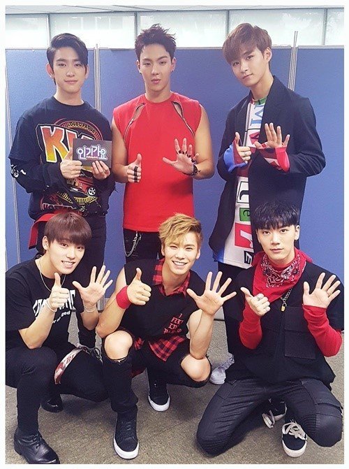 (160724) Shownu with NCT’s Ten, Astro’s Rocky, GOT7’s Junior, Seventeen’s Dino and Romeo’s Hyunkyung