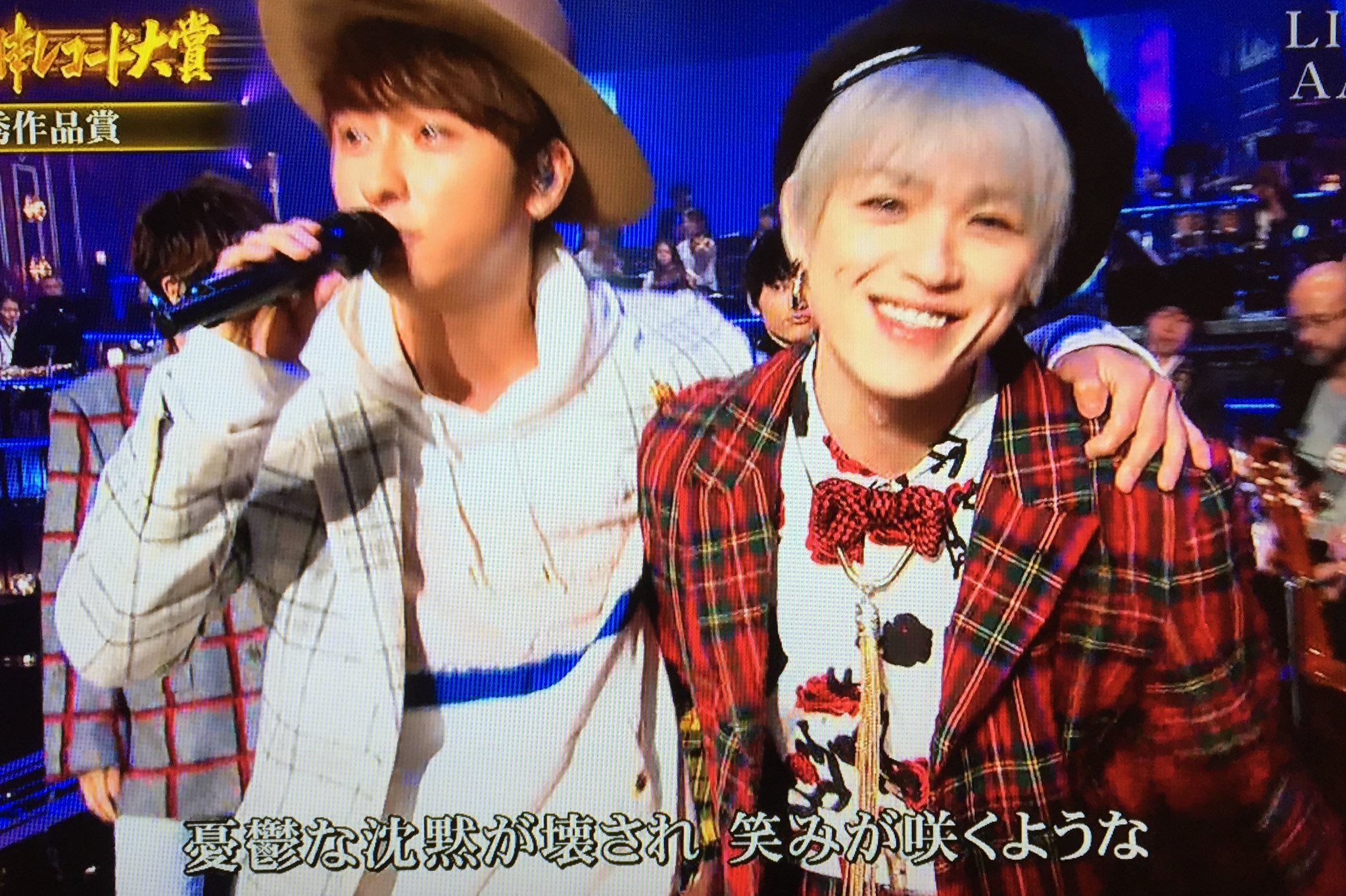 Twitter 上的 なみちゃき ちゃちゃっとツイート用に１枚写メ撮ってみたら死ぬほど可愛い秀太くんが撮れたから共有させてください 赤チェックでベレー帽のシルバー髪は末吉秀太くん 31 ですﾟ ﾟ W ﾟ はぁ かわいい 愛しい 大好き レコ大 a Lダンス