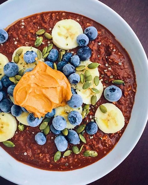 CrazyRichardsPB's tweet photo. It's a banana cacao oats kinda morning 🍌🍫 with a delicious glob of @crazyrichardspb #clutterfreepb Nice 📷 and inspiration @beazysbites https://t.co/6BPds3Xq6V