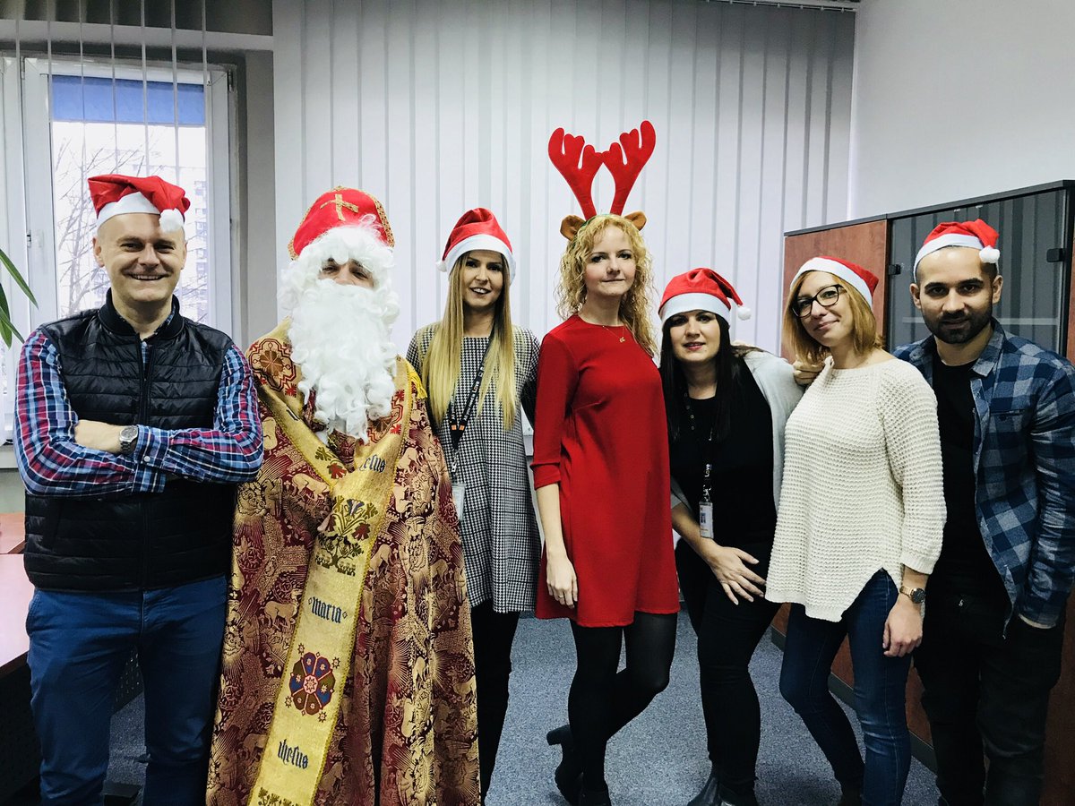 CTauzen's tweet photo. Do zobaczenia po nowym roku. Szykujemy dla Was niespodziankę 🌲☃️ Pokażemy Wam jak zmieniamy się dla Was @callcenterorange #ccorange #regionslask #telesales #sales https://t.co/MCcfqCK6Aw