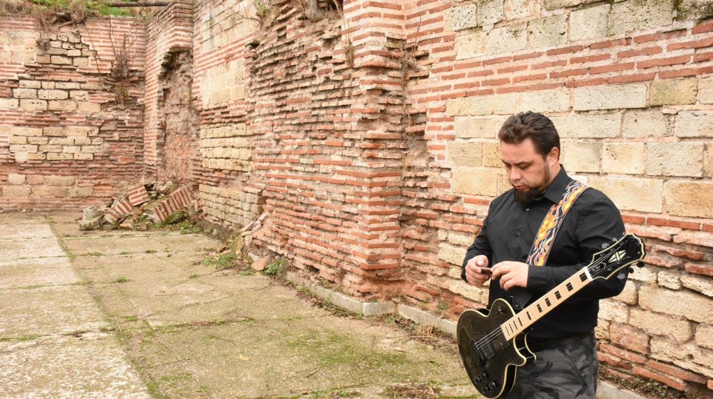 10Strings2017's tweet photo. some "behind the scenes" pictures from our first official video shoot #violin #guitar #elecroviolin #electroguitar #electricviolin #electricguitar #hardrock #rockband #rock #europe #finalcountdown #cover #romania #ucraina #ukraine #10strings https://t.co/2azSnXvFg1