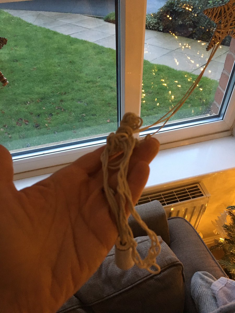 sarautley's tweet photo. @hilarysblinds these are a few years old from yourselves, can this be fixed? Happy to pay of course https://t.co/rpIEospMsB