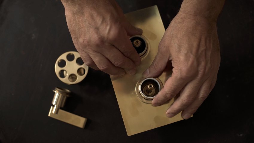 zettelerfilms's tweet photo. Studio Ore specialise in unlacquered brass taps and bathroom fittings that gain characterful patinas over time >> https://t.co/h1ZENj1YgX https://t.co/eggITOXopz
