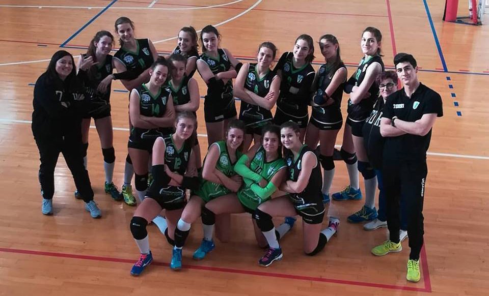 USTorriVolley's tweet photo. E con questo: buoni ultimi giorni del 2017!! #volley #podio #momawintercup #tuttipazziperquestotorri https://t.co/hDVrlF9jCr https://t.co/VtZh2sh5Ze