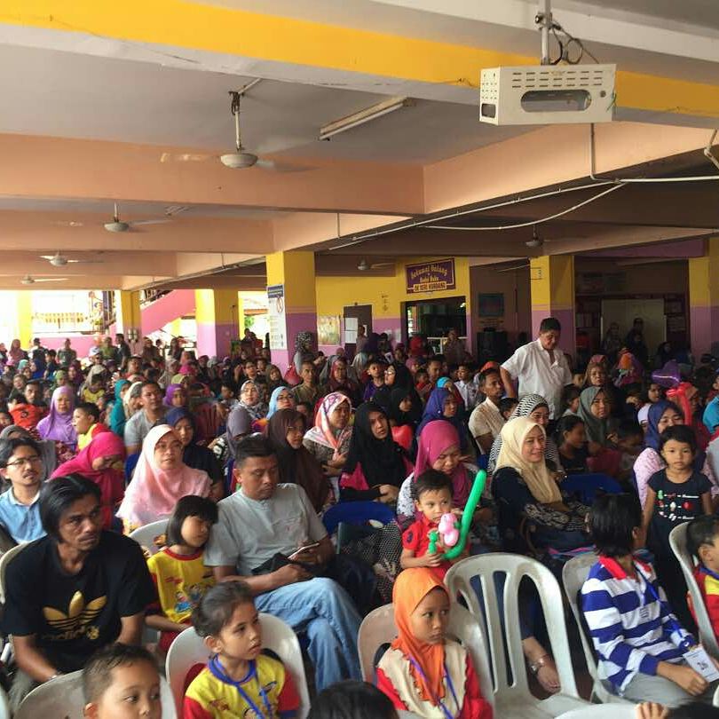 SSohaimishahada's tweet photo. Bersama Dtk Shukur pada prgrm Happy 2 School dI SK Seri Kundang...@NajibRazak @Zahid_Hamidi @TengkuAdnanReal @mynohomar @IsmailSabri60 https://t.co/lPSKAcISW9
