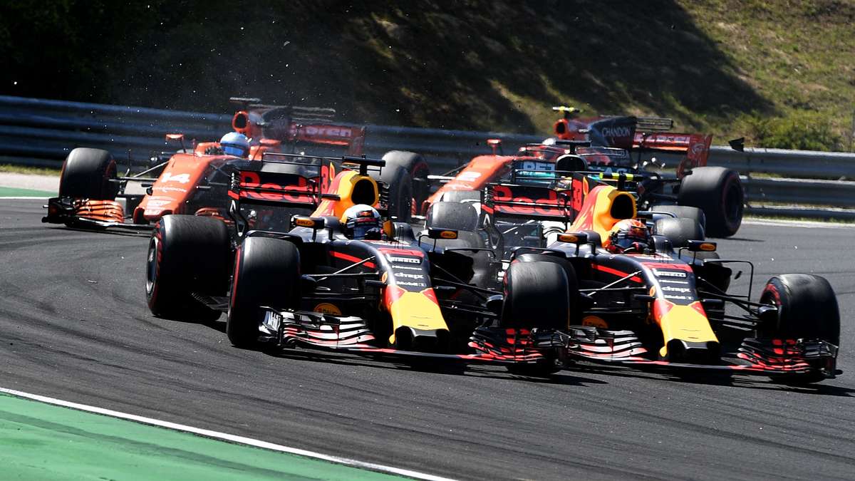 Formula1only's tweet photo. Кристиан Хорнер: У Red Bull два отличных гонщика https://t.co/jflTCfWk1N https://t.co/7dz9JxEHX5