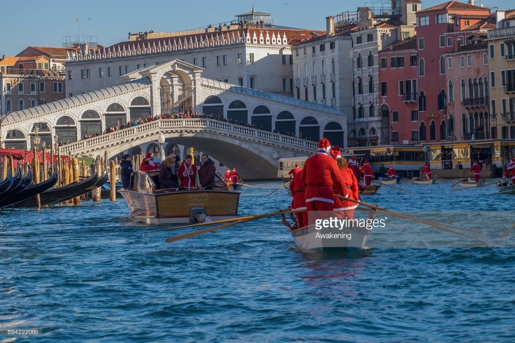 Rowers dressed as #Santa take part in the annual Father #Christmas Regatta organized by University Ca' Foscari on the Grand Canal in #Venice. Photo by Alessandro Mazzola <a href="/GettyImages/">Getty Images</a> buff.ly/2ljqMVy