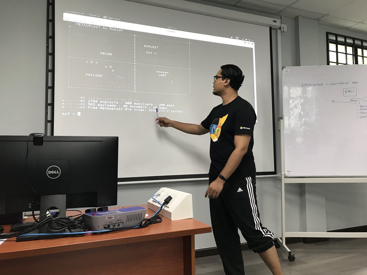 CyberRangeAcad's tweet image. #msfconsole for supper just now!