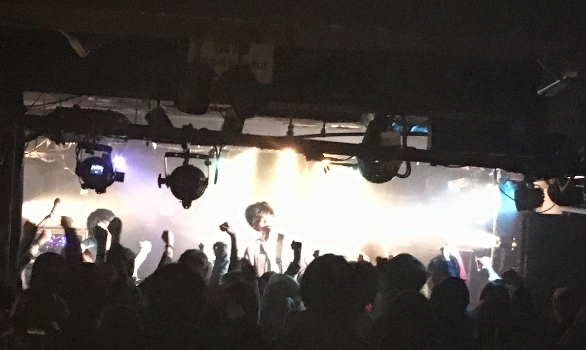 otokazoku's tweet photo. 七番手を務めてくれます！アルコサイト！ライブは正にキラーチューンの嵐！それを受けたフロアで飛び交う笑顔と歓声！「俺たちの好きなラズベリーを教えてやる」高槻音家族'17、ラズベリー愛に溢れております！後半戦も楽しんでいきましょー！

#高槻音家族17 https://t.co/aT76BbS7n8