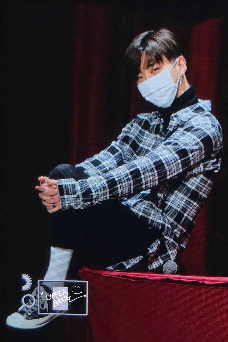 UPPERBANG's tweet photo. 171230 수원팬싸 #BAP #방용국 @BAP_Bangyongguk 오빠야 몸 조심하고 물도 많이 마시구ㅠㅠ🙏 빨리 나았으면 좋겠어요🧡 https://t.co/04huTM6cvJ