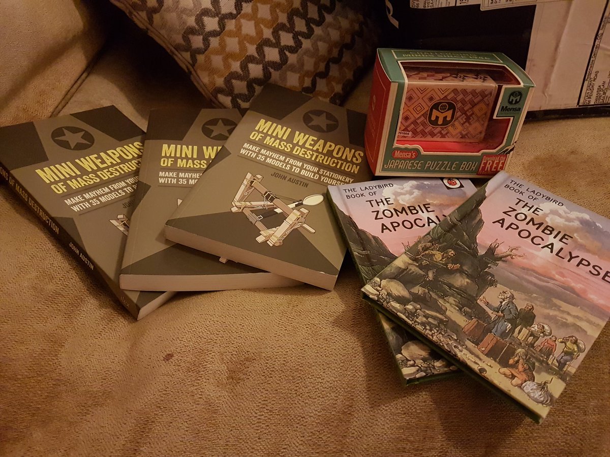 <a href="/Menkind/">Menkind</a> who ruined Xmas? #Menkind did. My 8yr old nephew wanted magic putty and we ended up with this battered delivery on Christmas Eve. Fuming.. How could u get it so wrong! Explanation needed, compensation and correct goods sent asap!