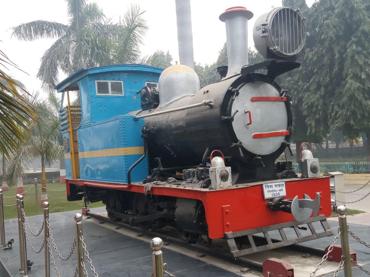 sanjay12569's tweet photo. 104.My #Traincollection
This NarrowGauge Steam Locomotive built by M/s W.G. Bagnall/Stafford/UK in 1935. Its gross weight is 11.8ton, Axle load 4.5ton & max.Speed is 13Kmph. The loco name is MISS MUFFET.
Currently display infront of Administrative building of DLW Varanasi.004 https://t.co/i0zEw2etli
