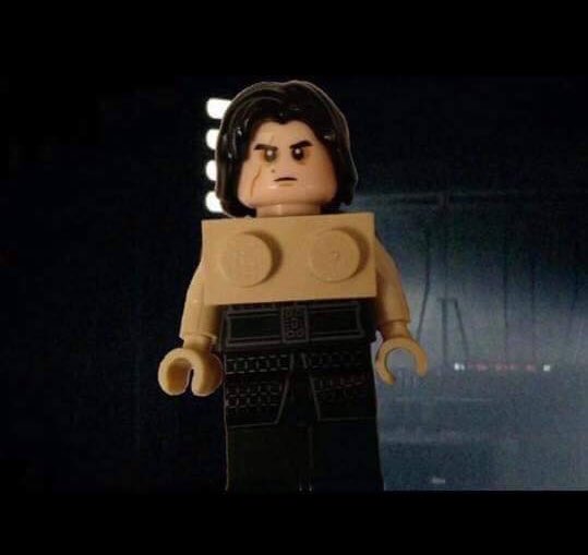 MoureDev's tweet photo. ¿Sí o no a este #Lego de #KyloRen? https://t.co/zvo2uVtT4n