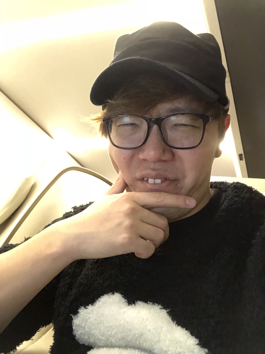 hikakin's tweet photo. 今日の動画遅くなりそうです。。。
移動中に編集してバタバタ😂
ただ、アップはするから、まってて😎👍 https://t.co/g3l1OaDXN5