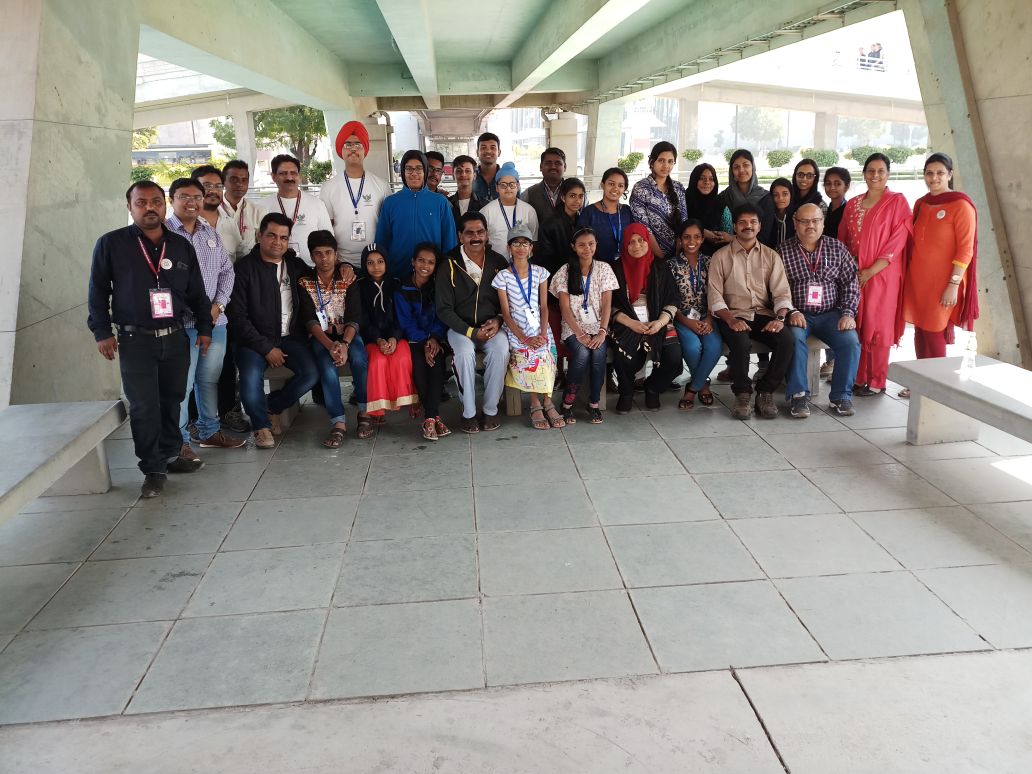 mikipatel15's tweet photo. a part of @25NCSC2017,child scientist at mahatma mandir..... https://t.co/LnDYO5UhSc