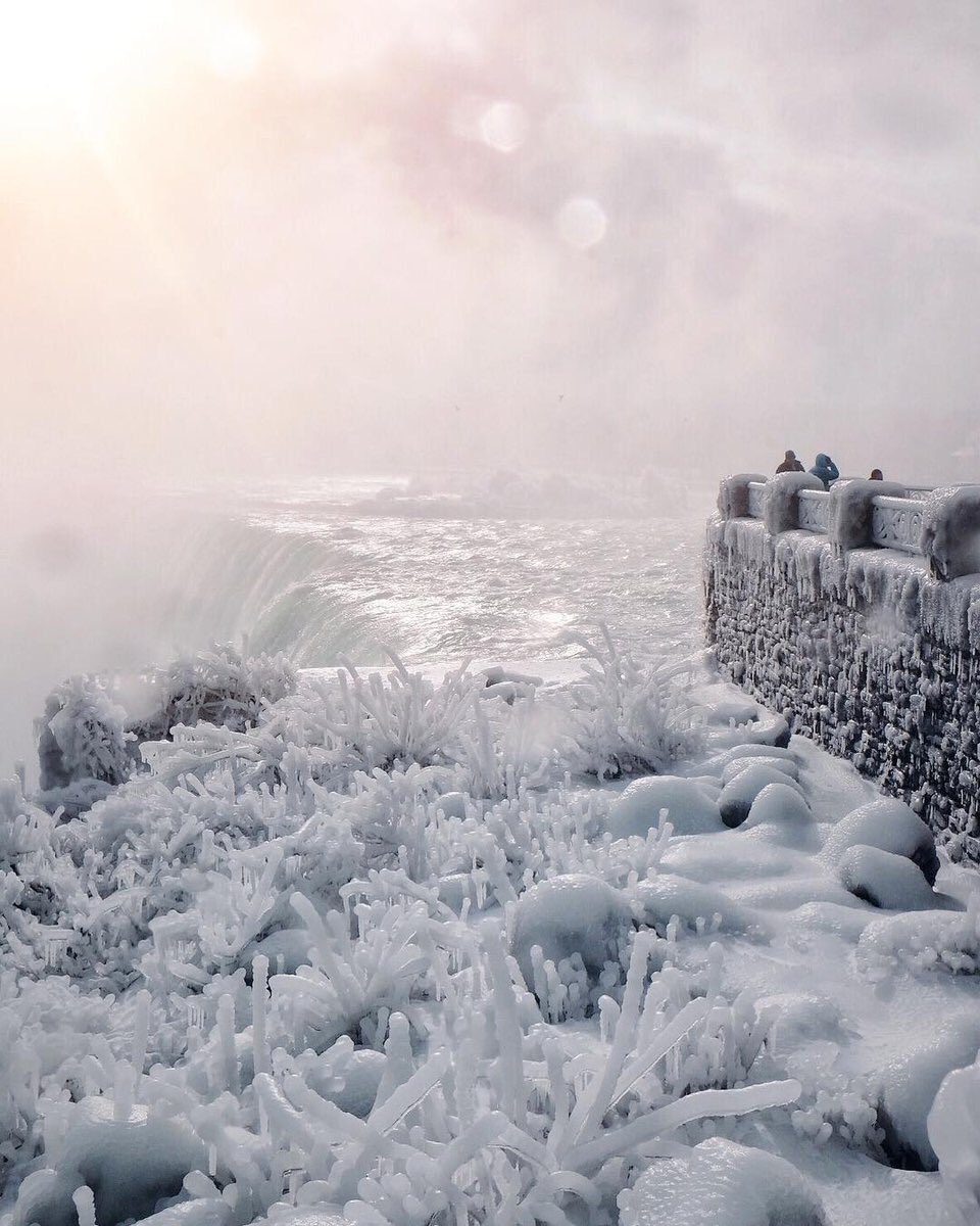 JohnCohen1's tweet photo. The photos of frozen Niagara Falls look like shots from a Roland Emmerich trailer. https://t.co/oys3YnwiRU