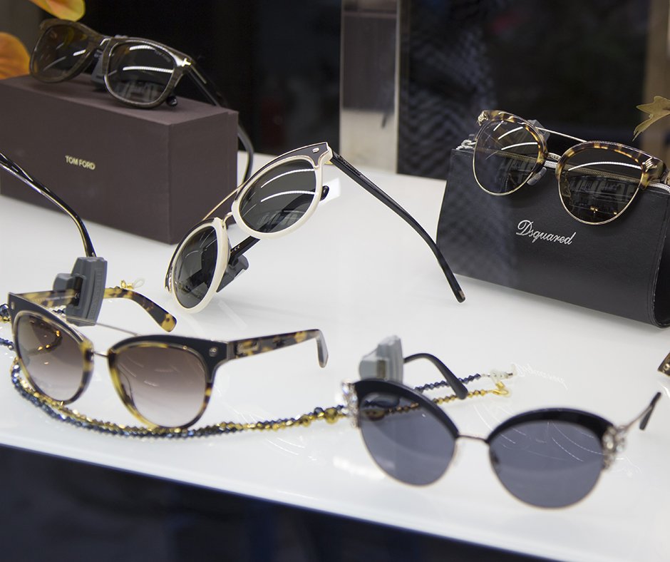 Gli allestimenti dei migliori brand dei nostri store #LamaOptical ti aspettano! Li abbiamo di tutte le forme a prezzi imbattibili 🕶
