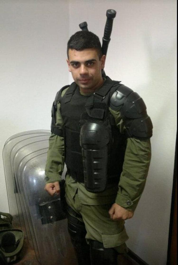 izquierdadiario's tweet photo. El policía que atropelló al cartonero: "Mato terroristas villeros". Dante Barisone está detenido desde ayer. https://t.co/J2iVsdXo8P https://t.co/RhZ5v6y1yW