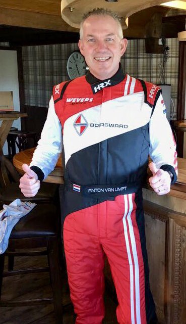 AntonRally's tweet photo. Suit fits ✅, @borgwardarg @borgward_group_ag Rallycars arrived Lima ✅ Team fit &amp; ready ✅ Let the @dakarrally start! 🏁 #dakar2018 #bestronics #313 @fuchsrally #365 @erikwevers https://t.co/O0T9RBSNPa