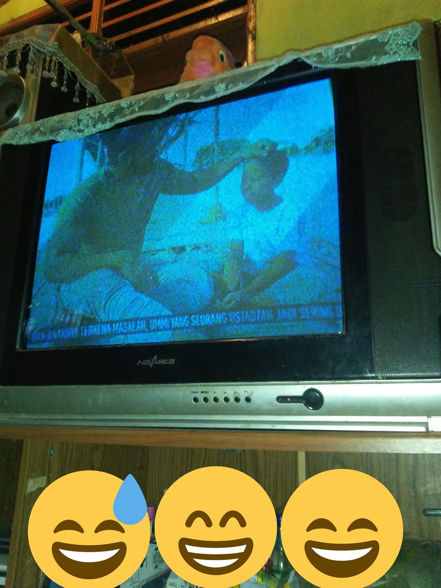 ParwathyG's tweet photo. Kangen nya terobat dgn lihat my idola di tv #bollymasukdesa https://t.co/wcxLjTbi2c