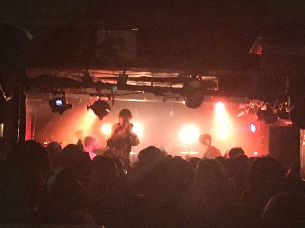otokazoku's tweet photo. トリ前は高槻の営業パンクロッカー、あいう！Vo.こいちゃんがお客さんを圧倒するステージングで魅せます！ラズベリーのボルテージは最・高・潮！トリのHEADLAMPへと続きます！

#高槻音家族17 https://t.co/mnnv1eaHOD