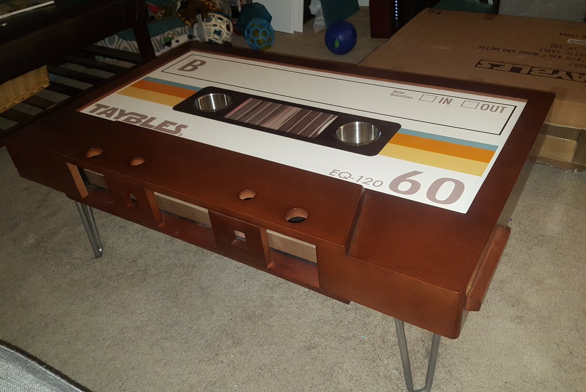 Linds1084's tweet photo. My cassette tape coffee table finally came in! π #taybles https://t.co/9nJfSmtRxY