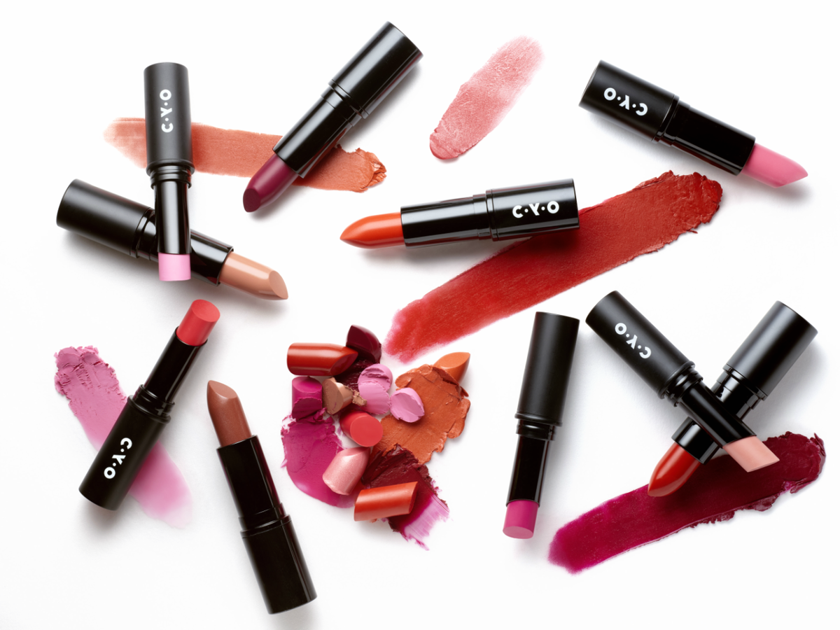 BootsUK's tweet photo. New Year's Eve look sorted. Find your perfect shade from CYO, online only. #MixLayerHack https://t.co/FDjOryz88w https://t.co/hPdJjMJwMr
